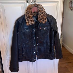 Levi’s women black faux leather and leopard fur jacket size small NWOT
